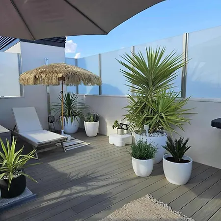 Apartment 2 Bedrooms - Private Rooftop And Pool - Parking